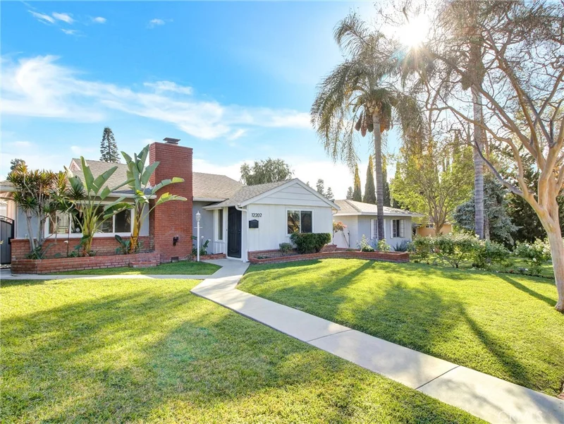 12202 Orange Dr photo 2