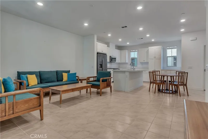509 Tamarind Way B photo 2