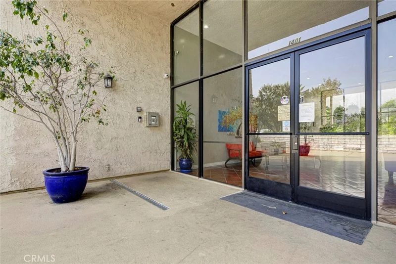 Photo 2 of 1401 Valley View 206