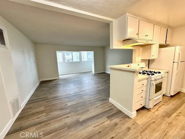 Photo 2 of 805 Glenway 205