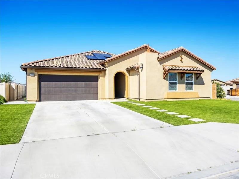 2113 E Donatello Street photo 2