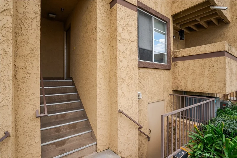 Photo 2 of 8615 Beverly 6