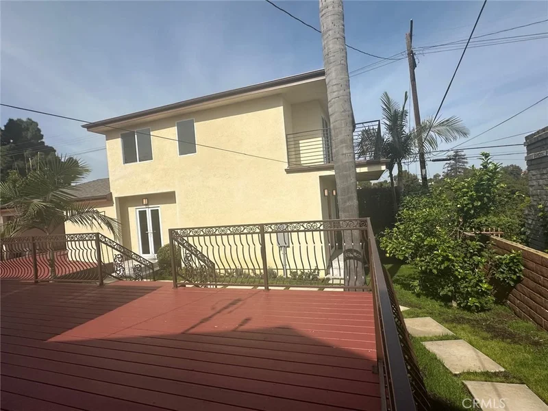 Photo 2 of 4947 Angeles Vista