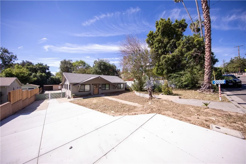 Photo 2 of 600 E Sierra Madre