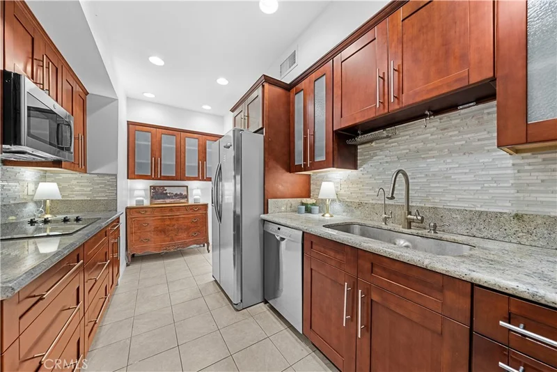 Photo 2 of 1509 Greenfield Avenue 106
