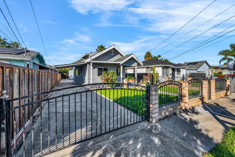 Photo 2 of 1539 San Fernando Street
