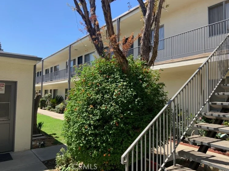 425 Fairview 27 photo 2