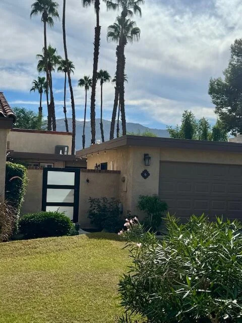 6 Granada Drive photo 2