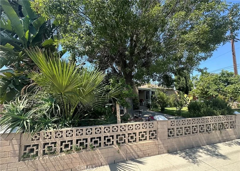 10673 Saticoy photo 2