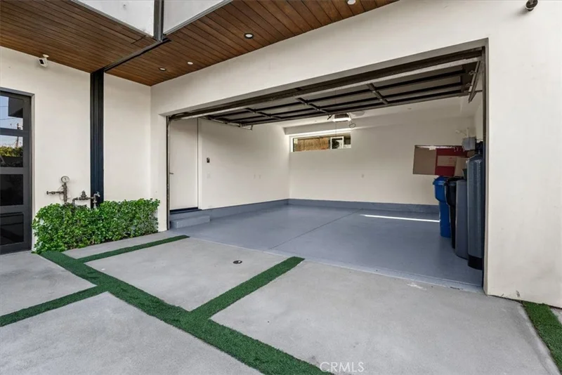 4322 N SERENE Place photo 2