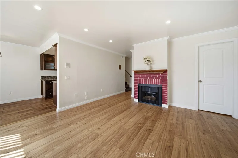 Photo 2 of 9047 Langdon Ave 6