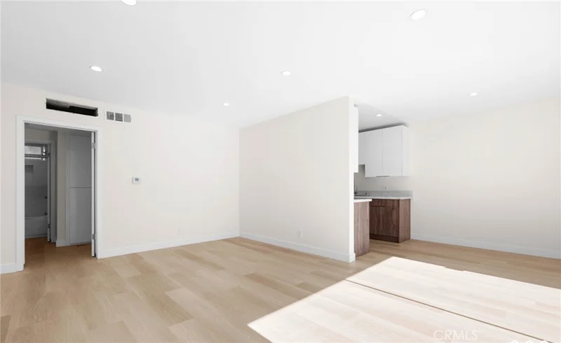 7961 Willis Avenue 18 photo 2