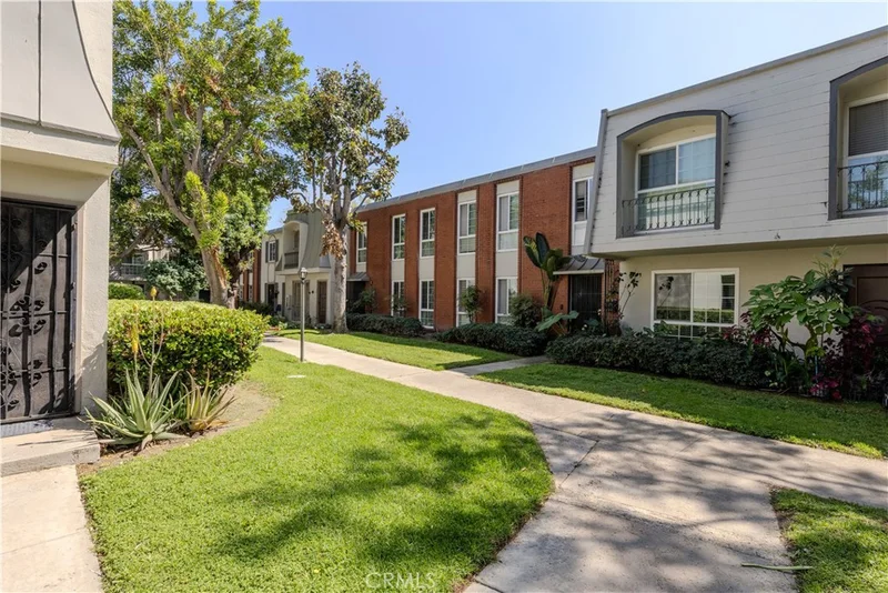 1800 W Gramercy Ave 49 photo 2