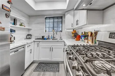 6545 Reseda Boulevard 6 photo 2