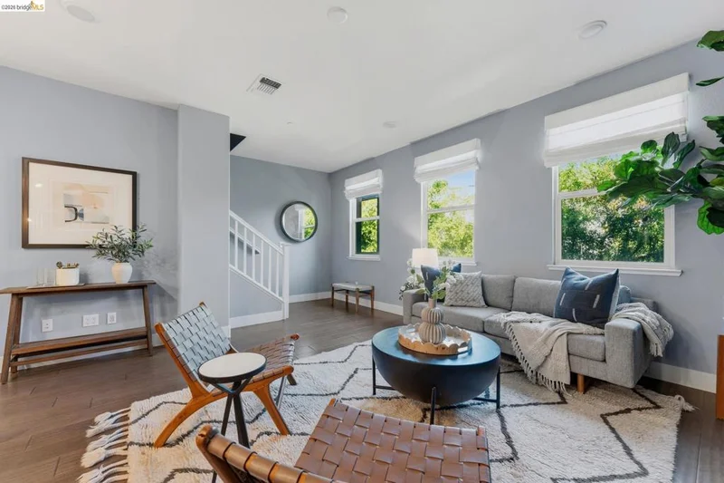 Photo 2 of 489 Diller Street