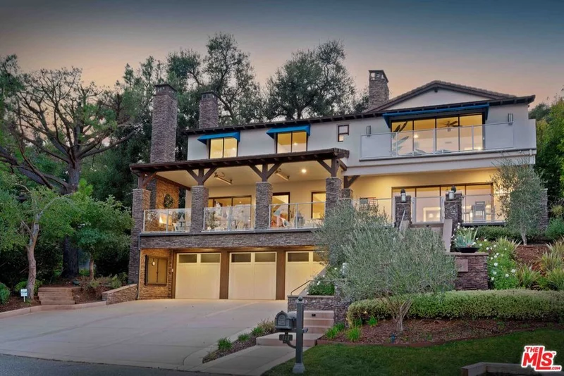 Photo 2 of 111 Lake Sherwood Drive