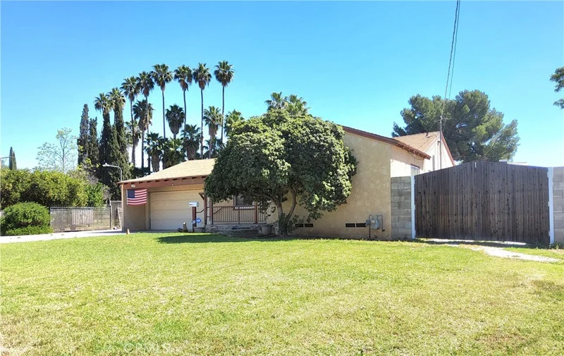 7334 Garden photo 2