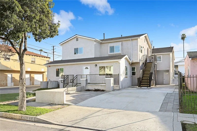 Photo 2 of 2218 Laverna Avenue