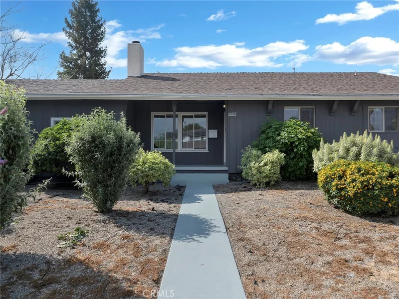 22222 Vanowen photo 2