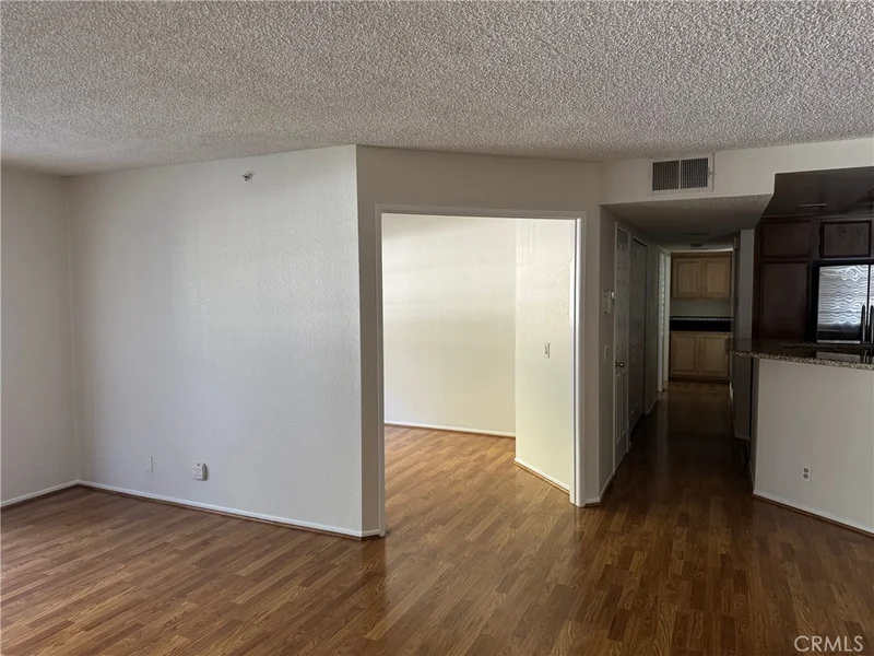 1784 Shady Oaks Court photo 2