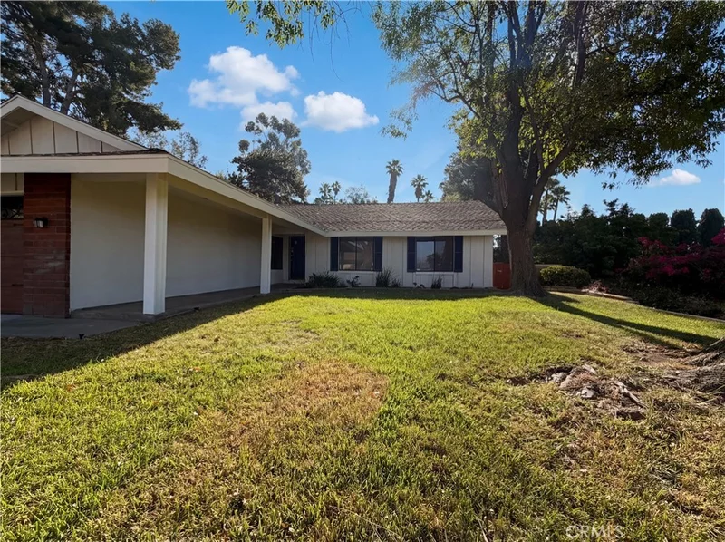 2785 Bonita Drive photo 2