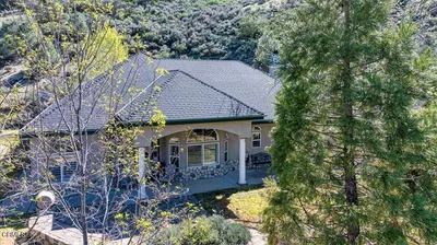 26050 Cumberland Road photo 2
