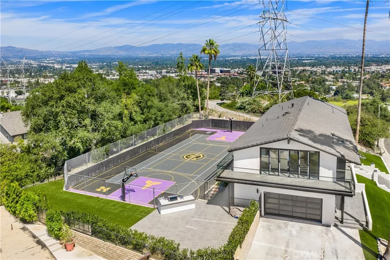 Photo 2 of 18827 Edleen Drive