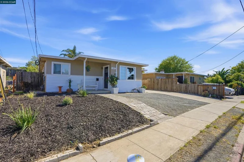 2828 Hilltop photo 2
