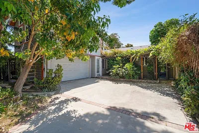 13522 Delano Street photo 2