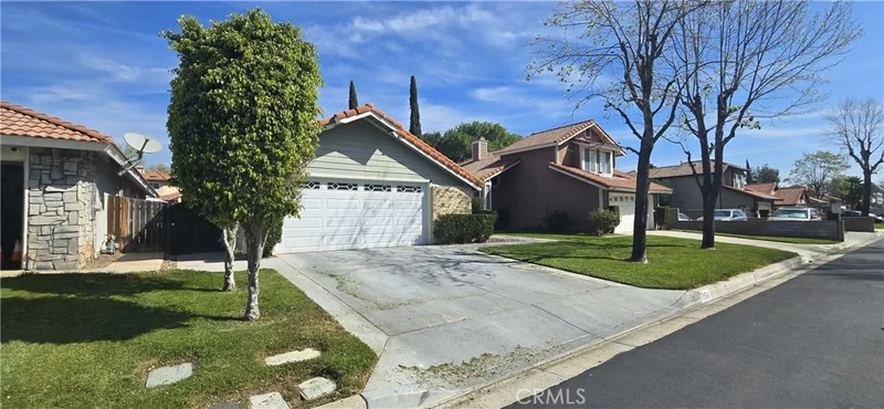 1158 W Cornell Street photo 2