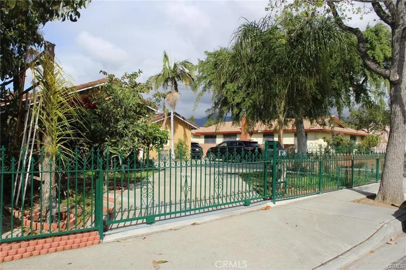 1233 S California photo 2