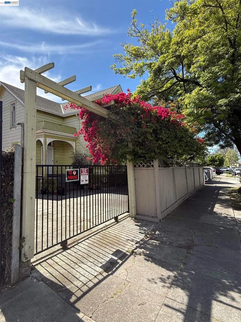 Photo 2 of 663 25TH Street