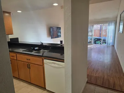 648 W Sunnyoaks Avenue photo 2
