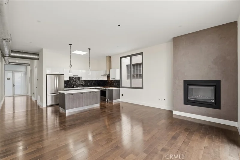 433 Pine 408 photo 2
