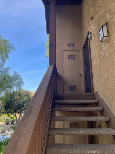 89 Lemon Grove photo 2