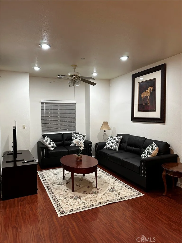 300 Lampman Way photo 2