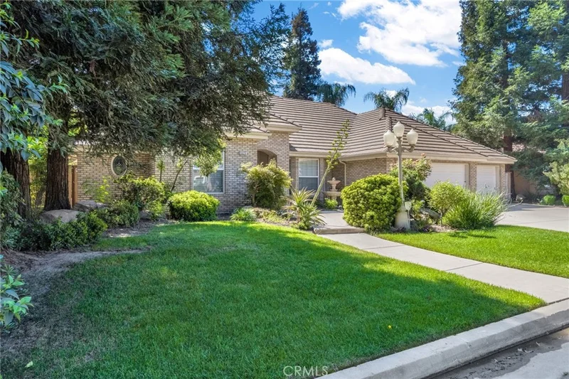 5025 W Birch photo 2