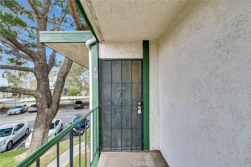 1735 E Washington B28 photo 2