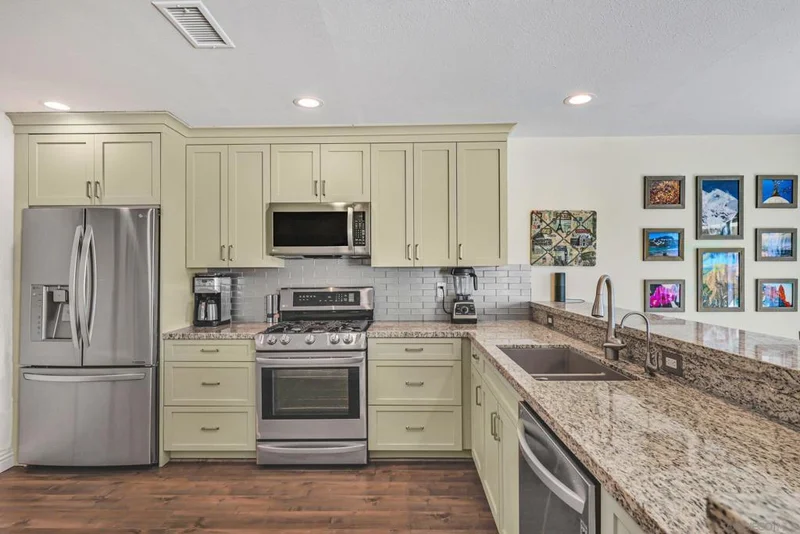 1045 Santa Helena Park Ct, Solana Beach, CA 92075