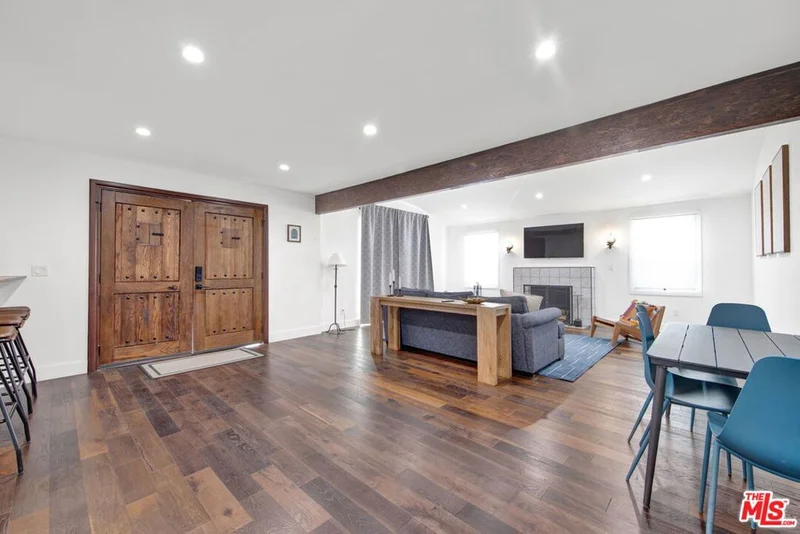 1607 W 85th Street photo 2
