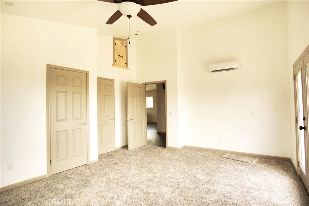 Interior 4