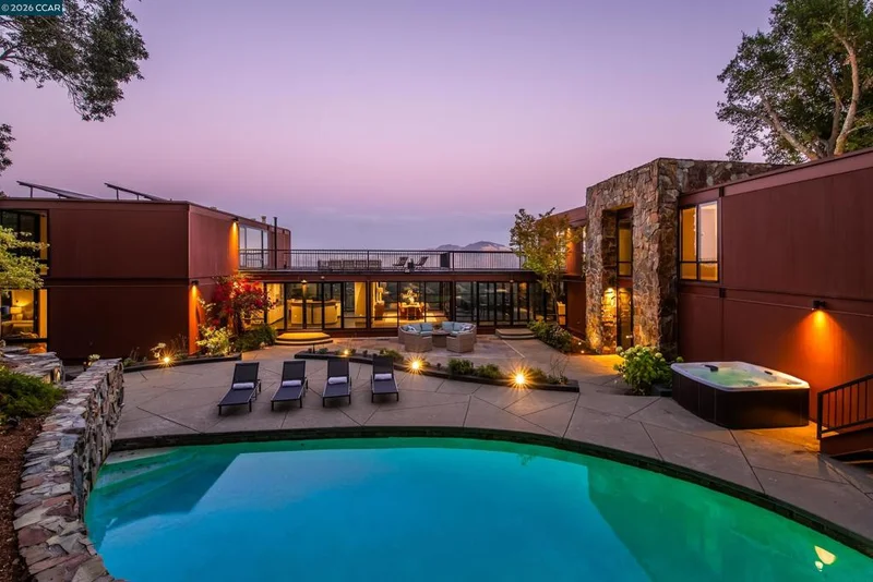 101 Greenbank Dr, Lafayette, CA 94549