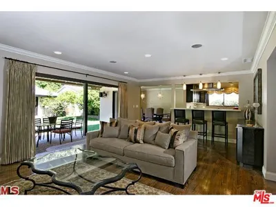 2001 COLDWATER CANYON Drive photo 2