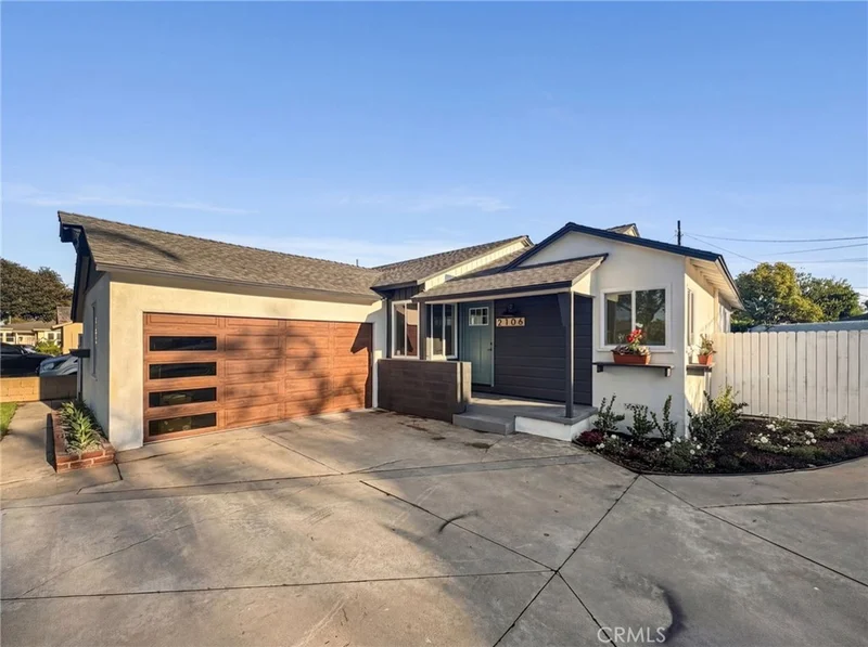 Photo 2 of 2106 W Cerritos