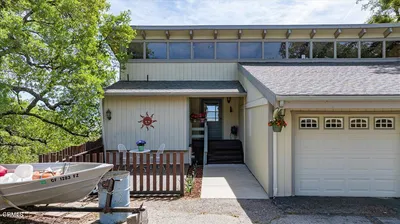 25900 Columbia photo 2