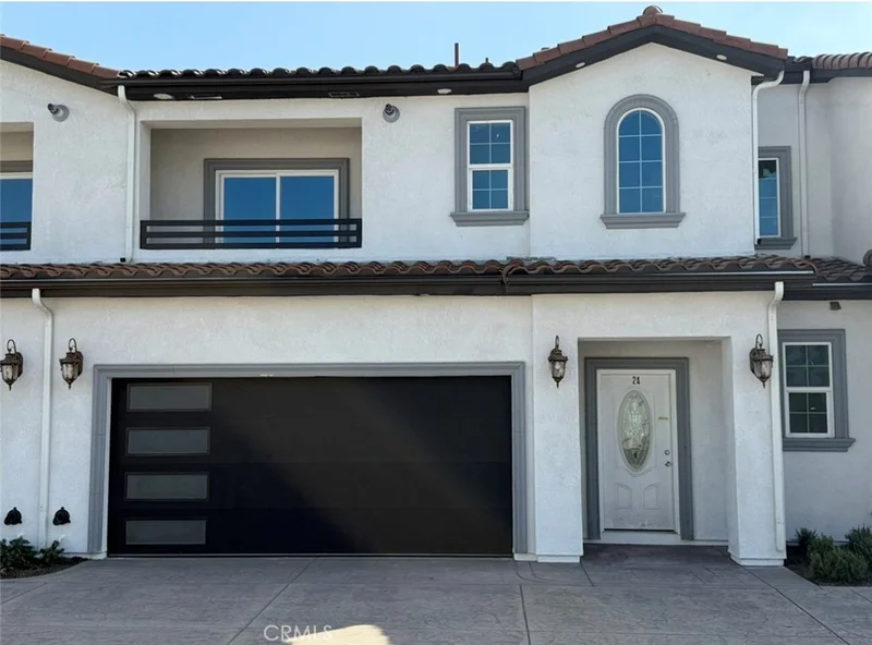Photo 2 of 15909 Merrill 24