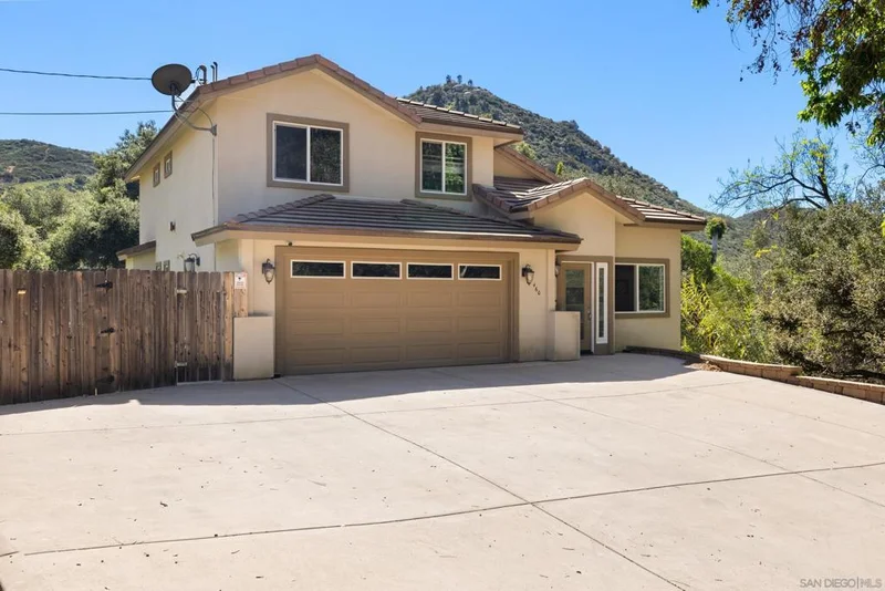 460 Rosalie Way, El Cajon, CA 92019