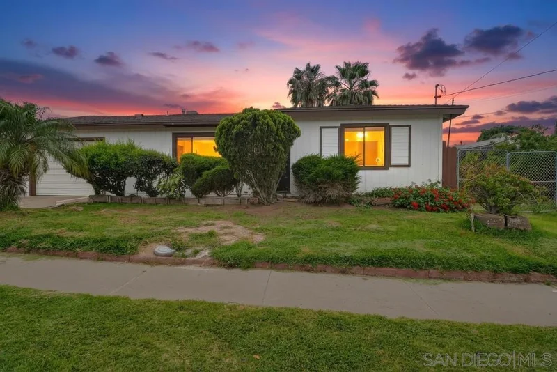 7705 Hunthaven Rd, San Diego, CA 92114