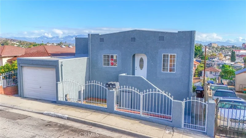 Photo 2 of 1504 Attridge Avenue