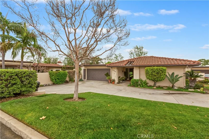 880 El Mirador, Upland, CA 91784